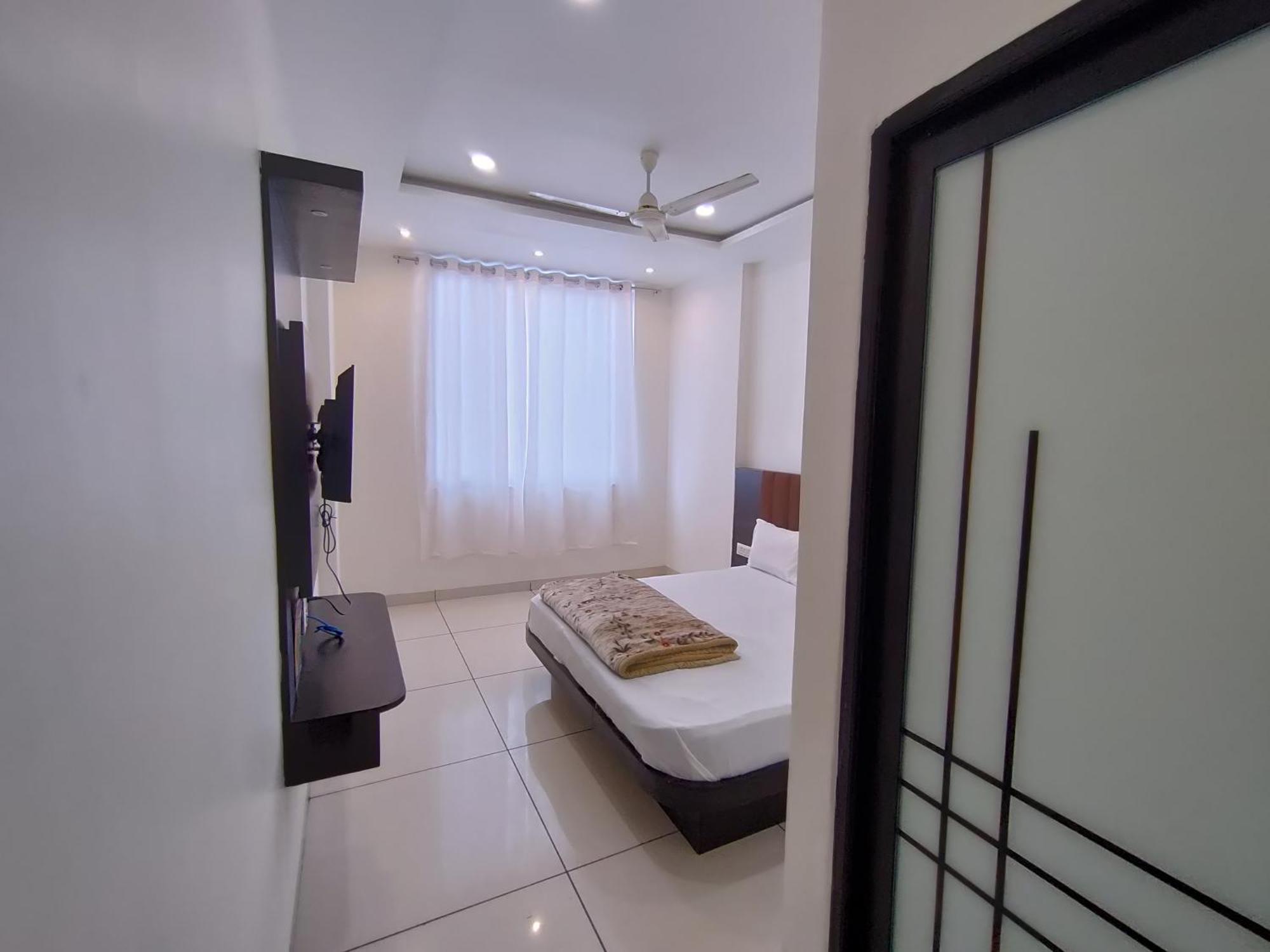 Hotel Jyoti Shree อุจเจน ภายนอก รูปภาพ