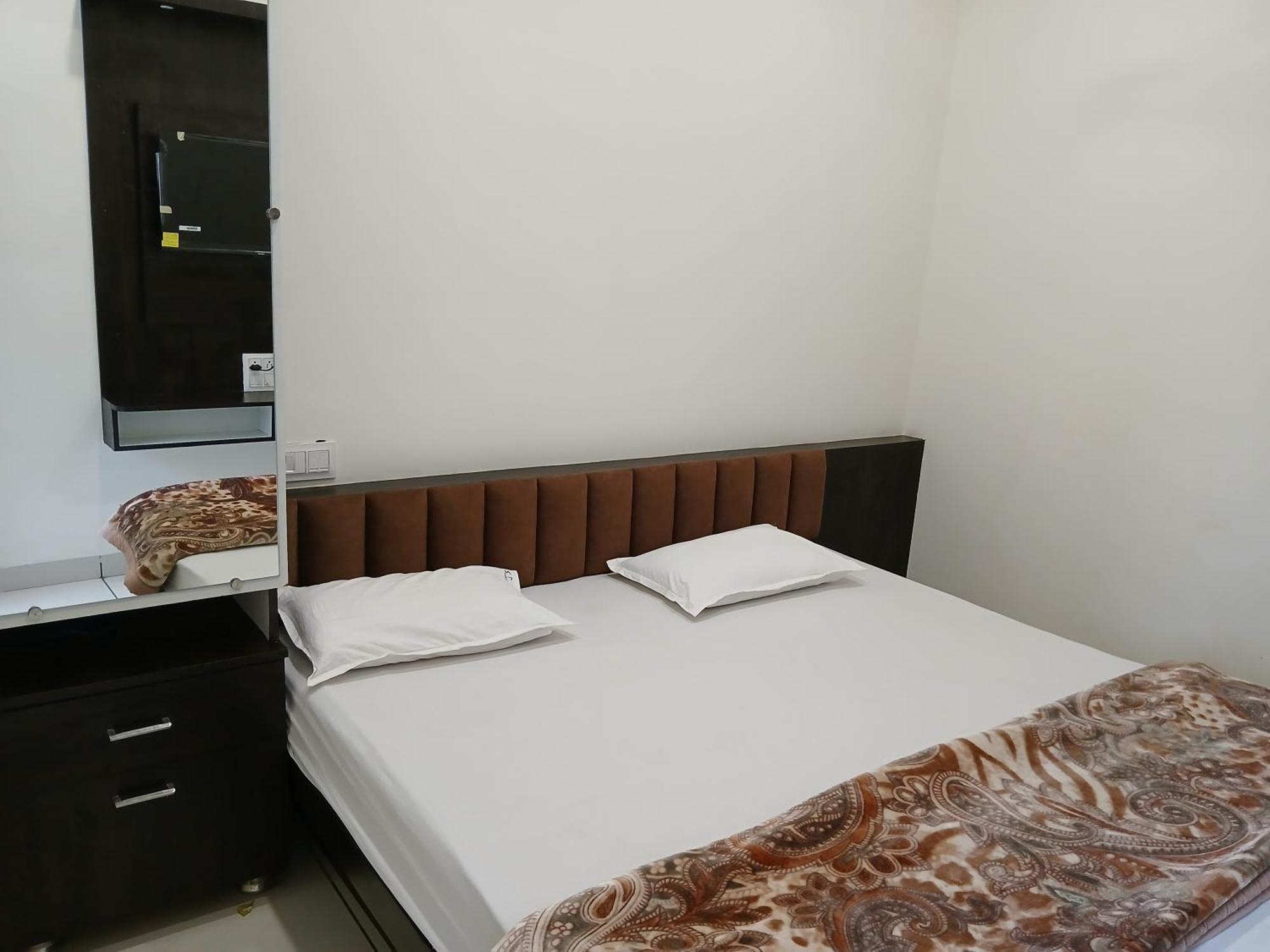 Hotel Jyoti Shree อุจเจน ภายนอก รูปภาพ